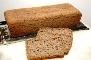 לחם מחמצת כוסמין מלא פשתן ו זרעי צ'יה פרוס - אנשי הלחם